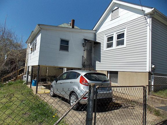 4th image of 1323 Tazewell Ave SE