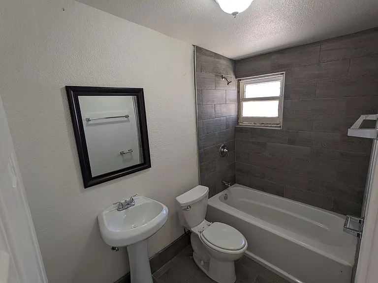 2361 S Walnut Ave — Photo 3