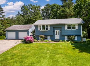 11 Peter Weare Rd, Cape Neddick, ME 03902