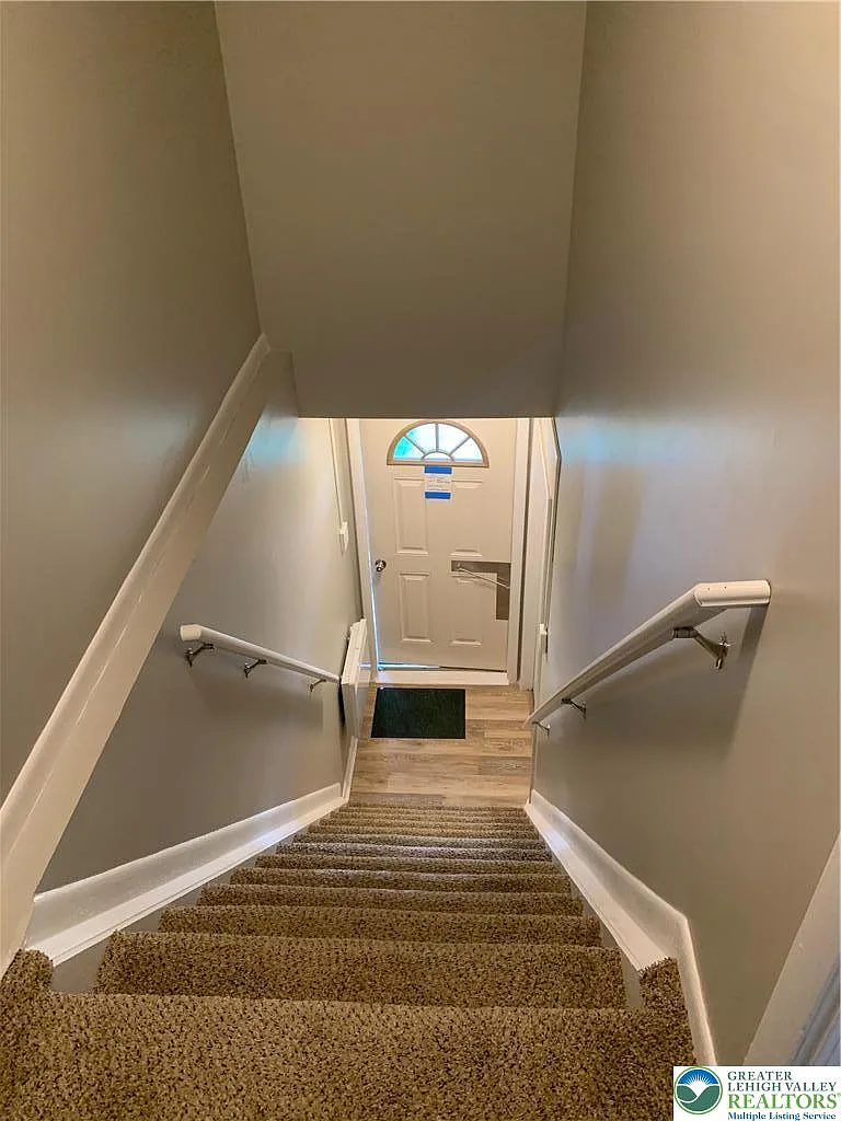3 bed, 1.5 bath, 1064 sqft, $1,795 — Photo 4