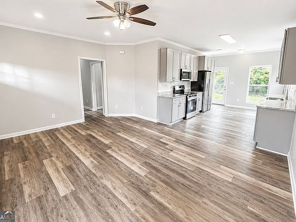 4th image of 7 Green Rd