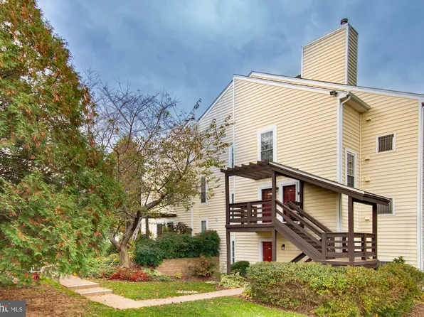 9933 Oakton Terrace Rd Unit 9933, Oakton, VA 22124