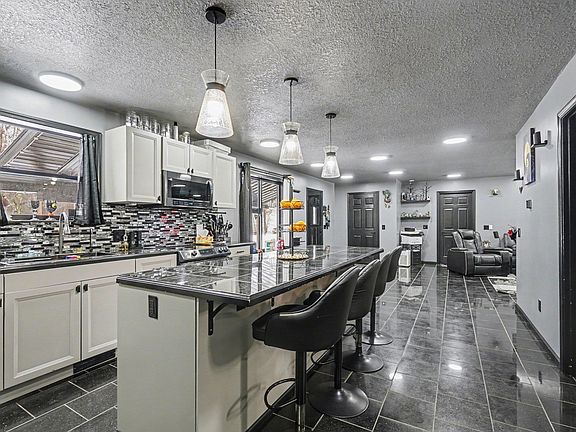 5th image of 11115 E Valley Rd