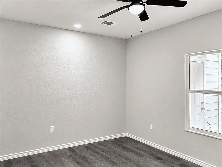 7602 Windsor Oaks #1 — Photo 4