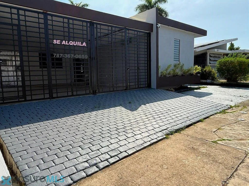 3 bed, 3.0 bath, 20002 sqft, $1,800 — Photo 1