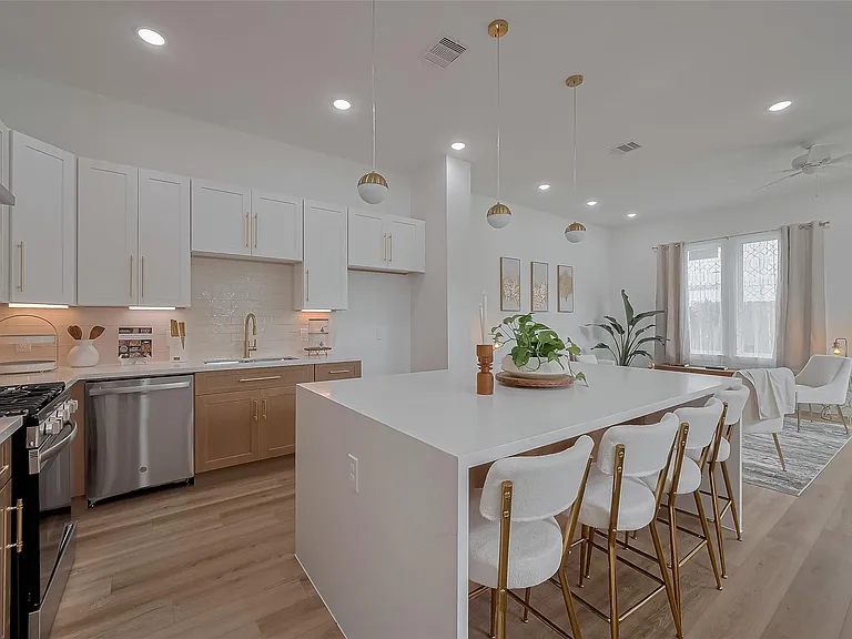 776 Mansfield St — Photo 14