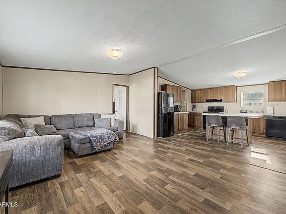 4th image of 22425 W PLEASANT Lane