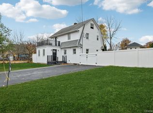 41 Leyden St, Huntington Station, NY 11746