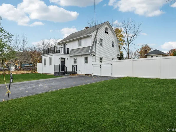 41 leyden Street, Huntington Station, NY 11746