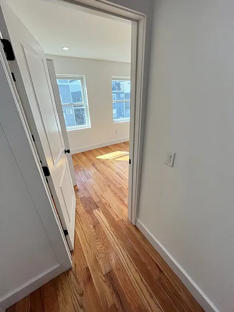 3 bed, 980 sqft, $3,753 — Photo 3