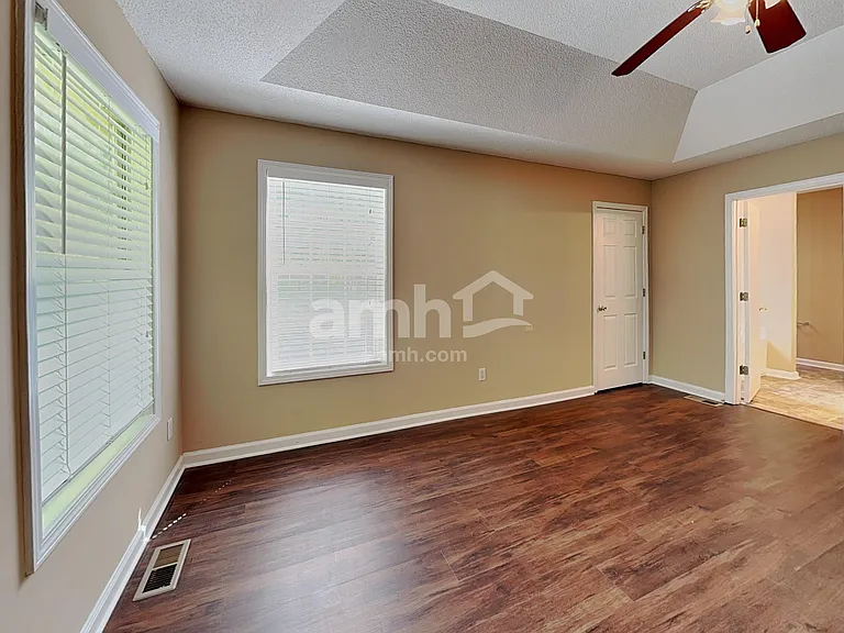 20 Michelle Ln — Photo 10