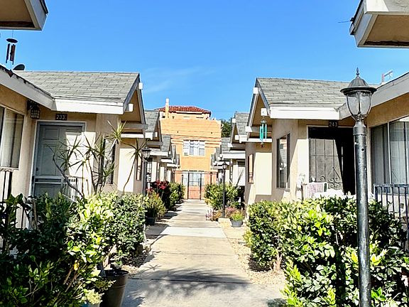 3rd image of 233-243.5 N Olive Ave #237.5