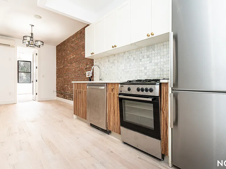 230 Schaefer St #1B — Photo 6