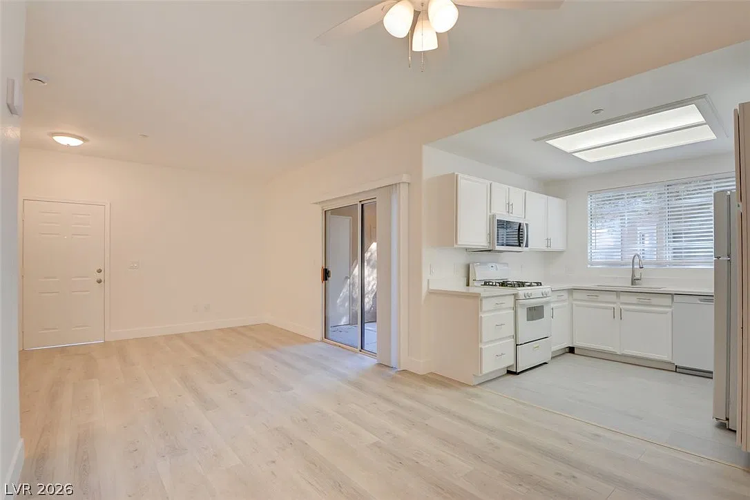 2 bed, 2.0 bath, 1033 sqft, $1,500 — Photo 3