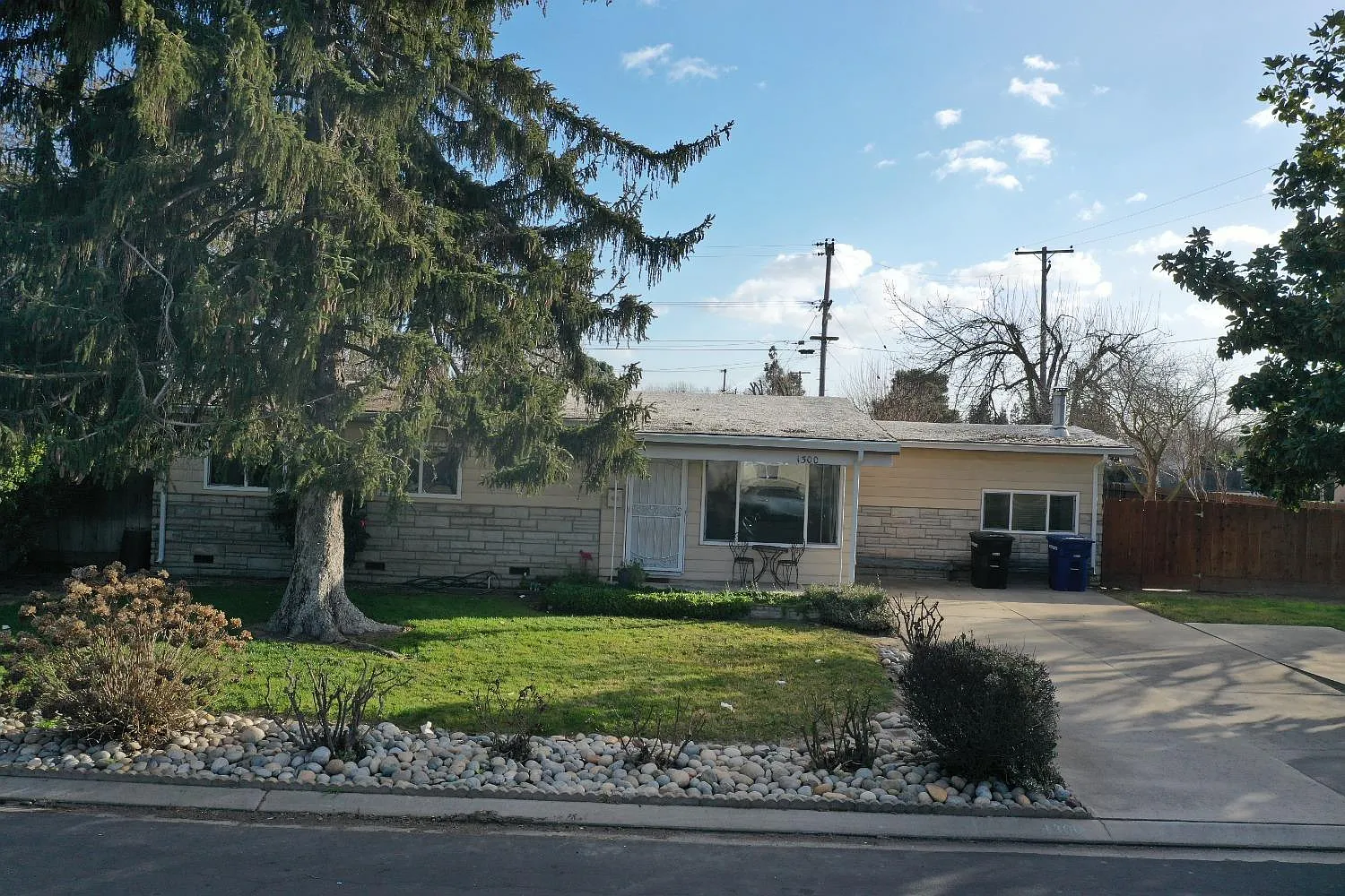 1300 Laurie Ln photo 1