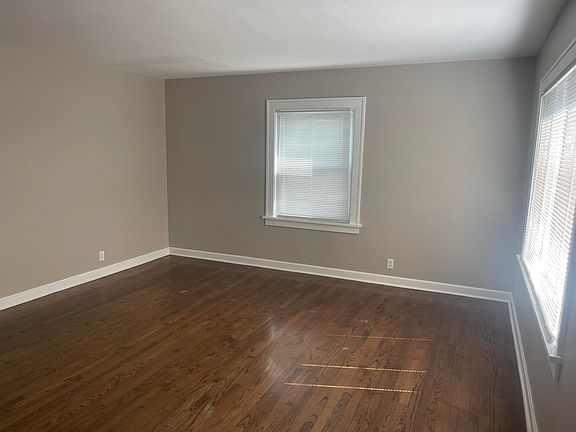 4th image of 153 Hovey St