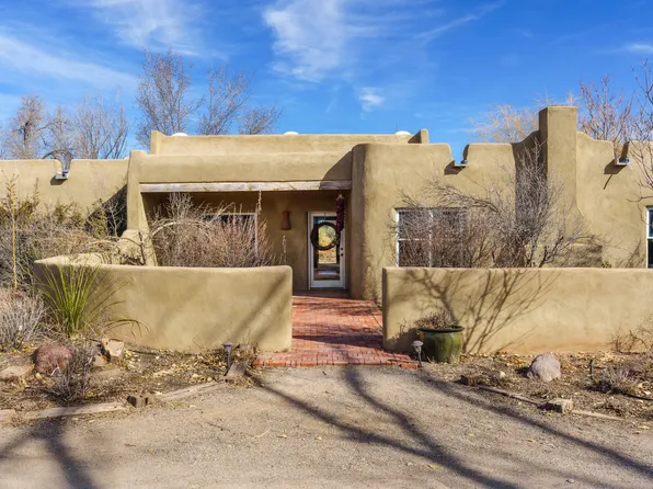 306 Los Manzanos Rd, Corrales, NM 87048