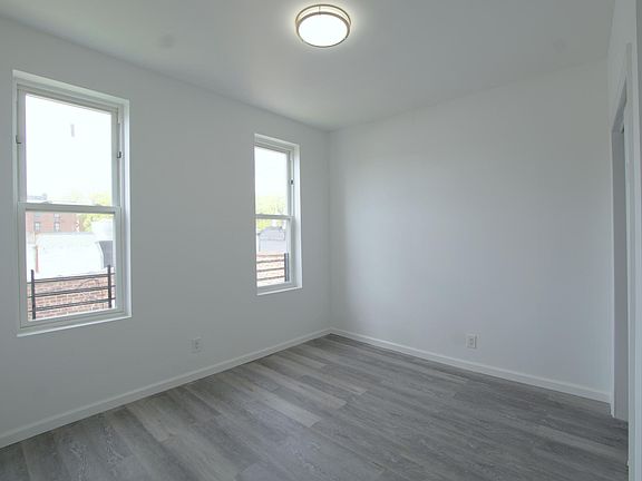 4th image of 3359 Seymour Ave #2B