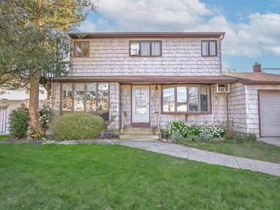 34 Ida Lane, North Babylon, NY, 11703
