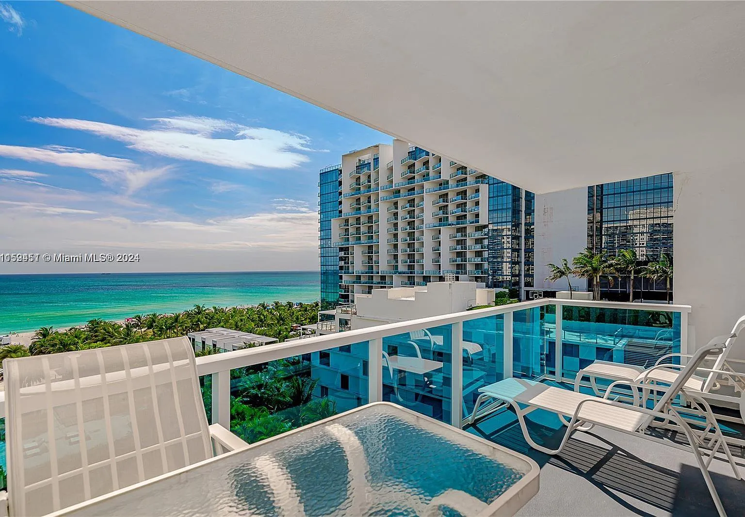 Roney Palace Condo — Photo 3