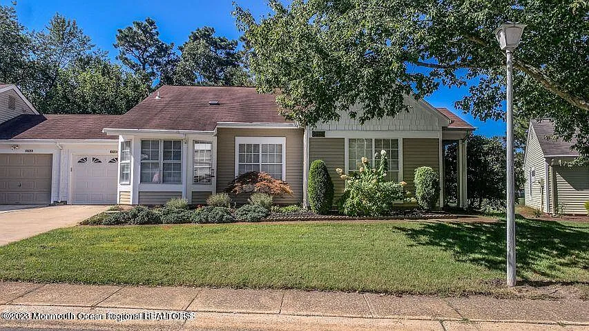974B Thornbury Lane photo 1