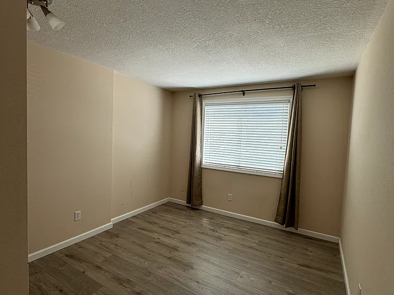 17485 NW Ashland Dr — Photo 8