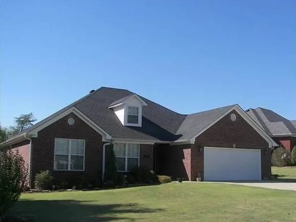 1881 Fairway Dr, Dyersburg, TN 38024