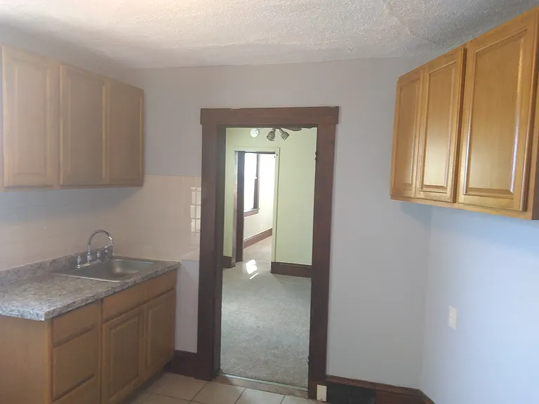 87 Franklin St — Photo 1