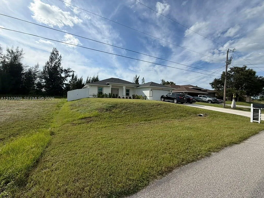 4 bed, 3.0 bath, 1684 sqft, $2,400 — Photo 4