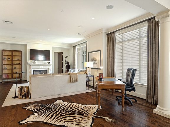 4th image of 2525 N Pearl St APT 1207