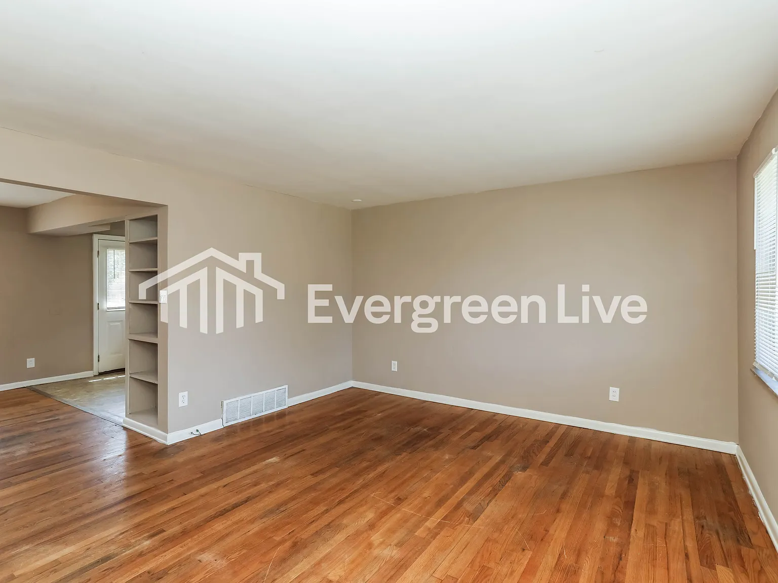 4 bed, 1.0 bath, 1308 sqft, $1,695 — Photo 4