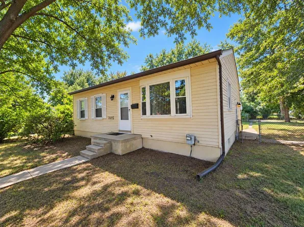 2125 W Forteen Mile Rd, Royal Oak, MI 48073