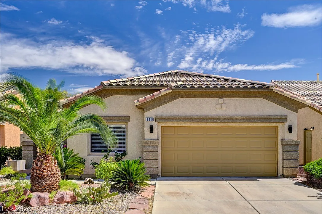 3 bed, 2.0 bath, 1967 sqft, $3,300 — Photo 1