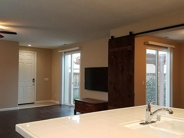 3919 Heritage Ave — Photo 8