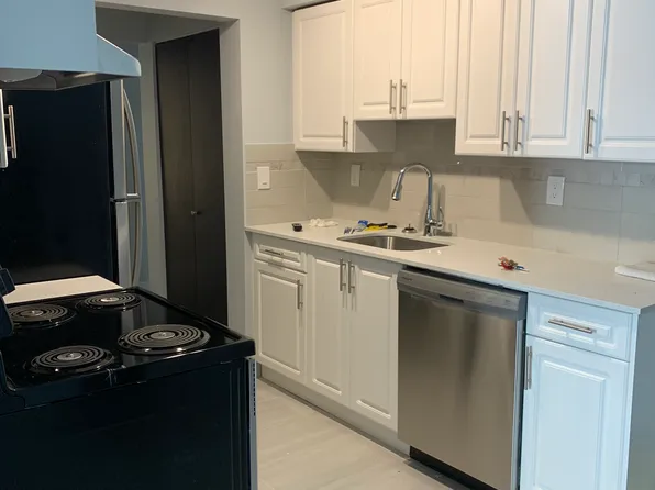 7227 Arcola St #2, Burnaby, BC V5E 1H7