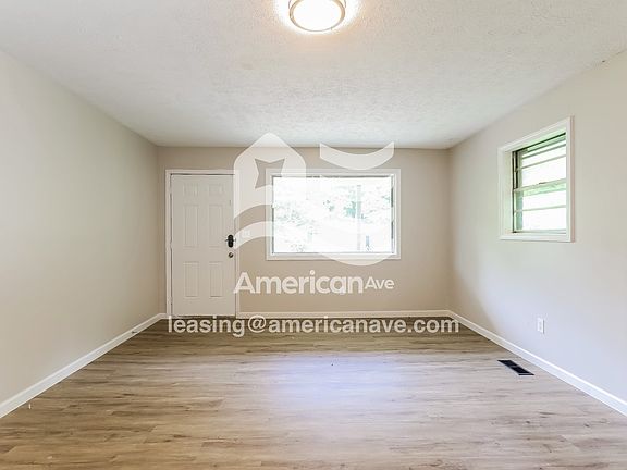 1633942_003_living_room_13782315.jpg