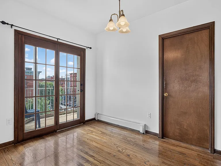 1103 Washington St #6 — Photo 6