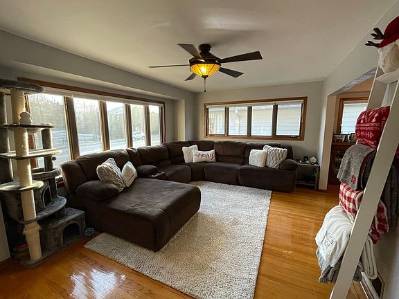 2nd image of 3241 S Kinnickinnic Ave