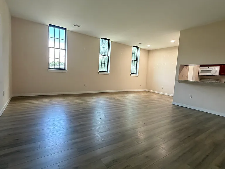 Monument Place Apartments — Photo 22
