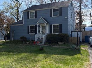 385 Magnolia Dr, Morrisville, PA 19067