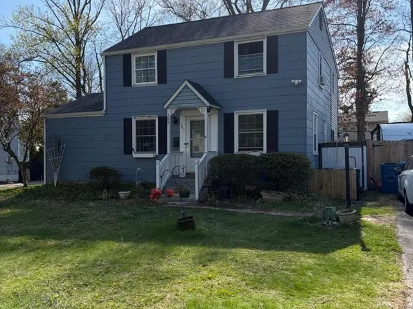 385 Magnolia Dr, Morrisville, PA 19067