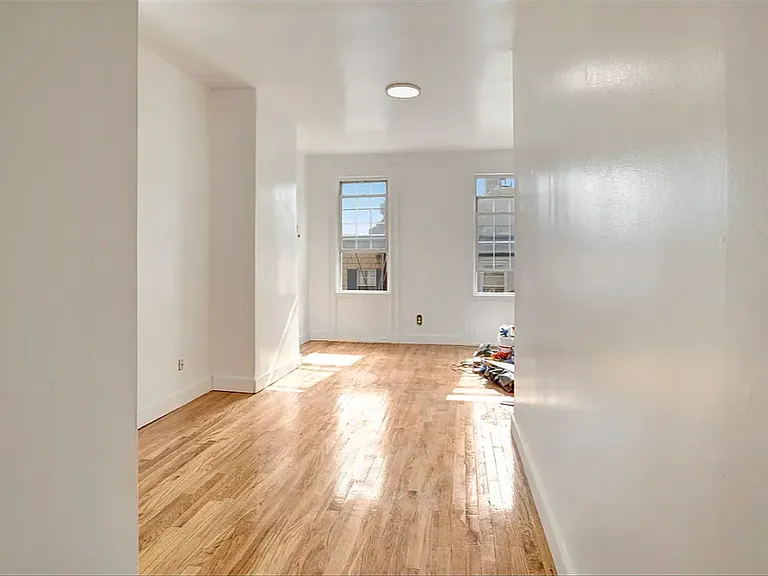 81 N 7th St #3R — Photo 3