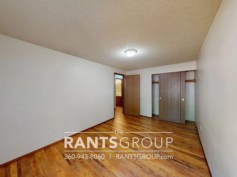 Lovely, wooded 2-bedroom apartment with a large private deck and in-unit washer & dryer! — Photo 42