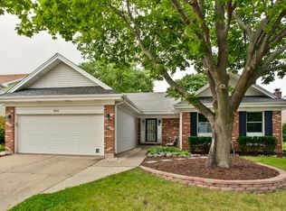 204 Lowell Pl, Vernon Hills, IL 60061