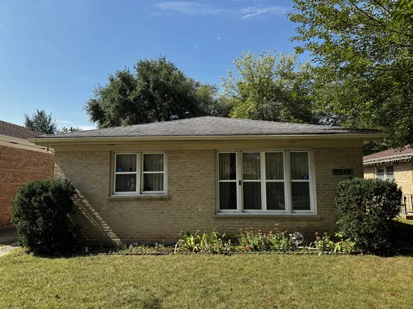 8646 Gross Point Rd, Skokie, IL 60077