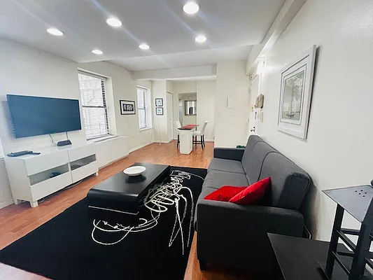 Rented by Manhattan Management Group | media 2