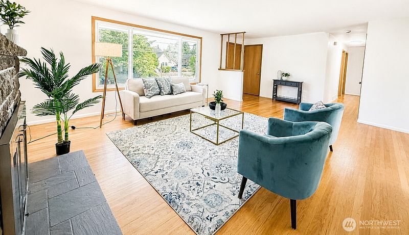 4th image of 11253 12th Avenue S