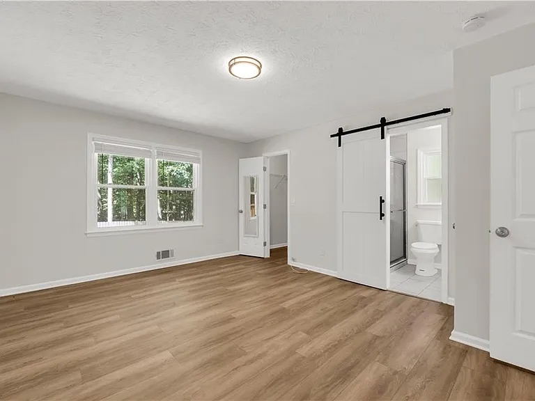5722 Port Dr — Photo 2