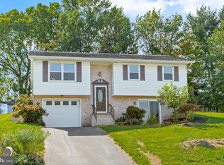 311 Longfellow Dr, Lancaster, PA 17602