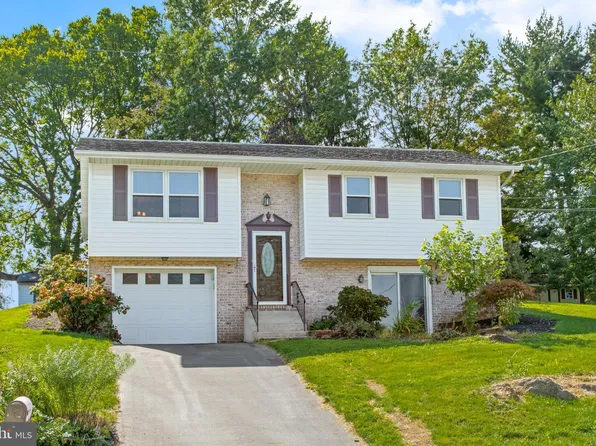 311 Longfellow Dr, Lancaster, PA 17602